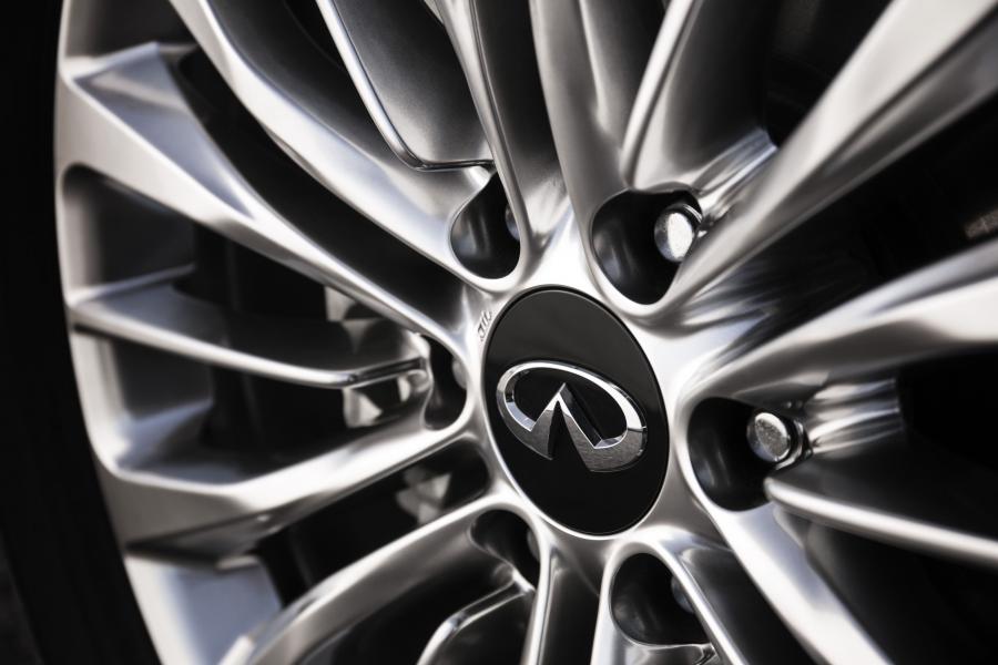 Колеса Infiniti QX80 5.6 2018 года  (фото 14 из 117)